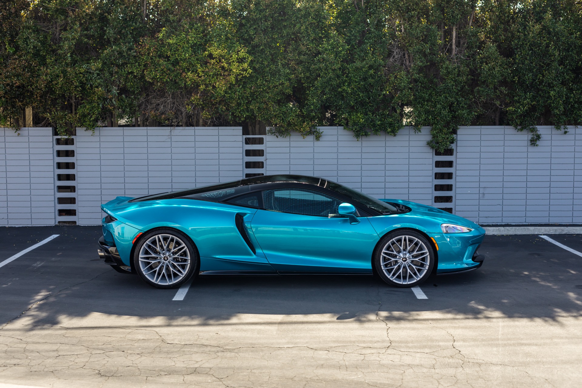 2021 Mclaren GT photo 3