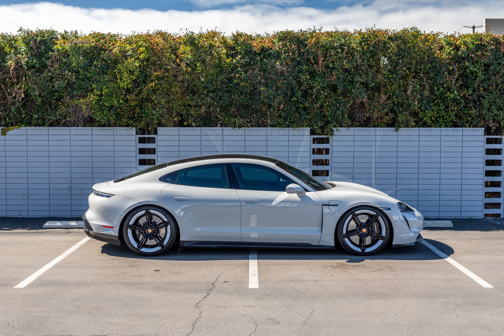 2021 Porsche Taycan Turbo S photo 3