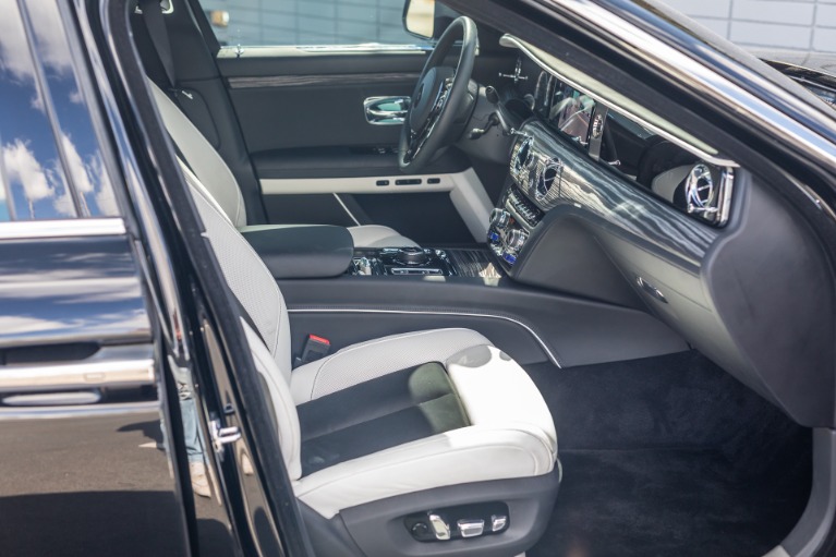 Used 2022 Rolls-Royce Ghost for sale Sold at iLusso Palm Beach in Boynton Beach FL 33426 38