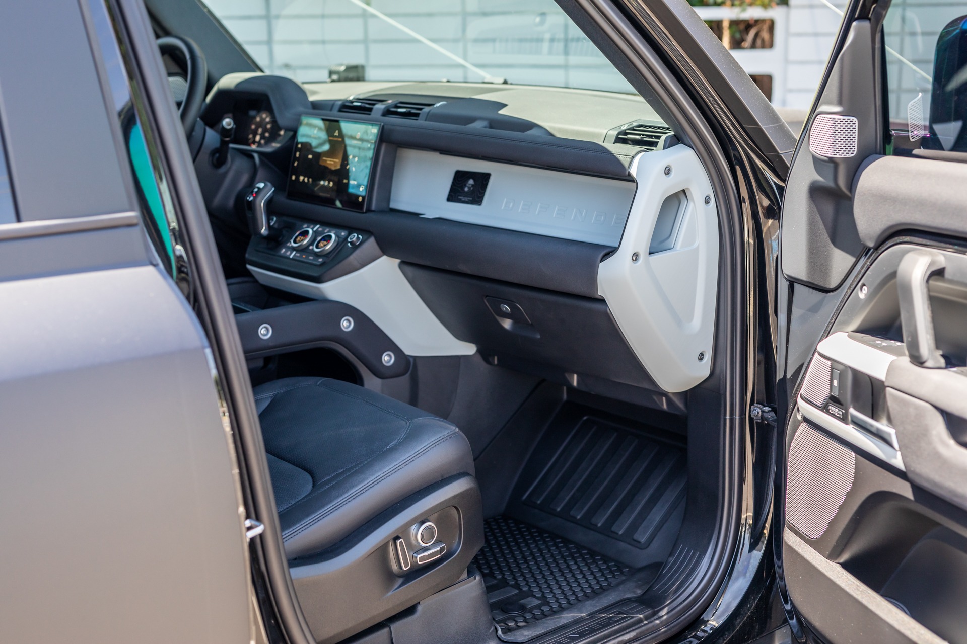 Used 2023 Land Rover TREK Pack Defender 130 SE For Sale (Sold) | iLusso ...