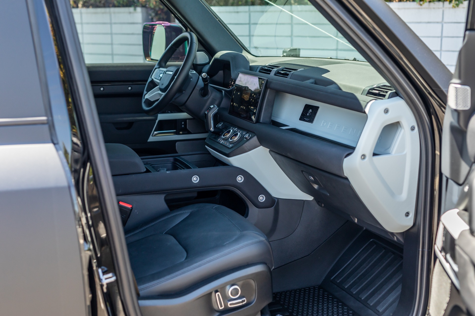 Used 2023 Land Rover TREK Pack Defender 130 SE For Sale (Sold) | iLusso ...