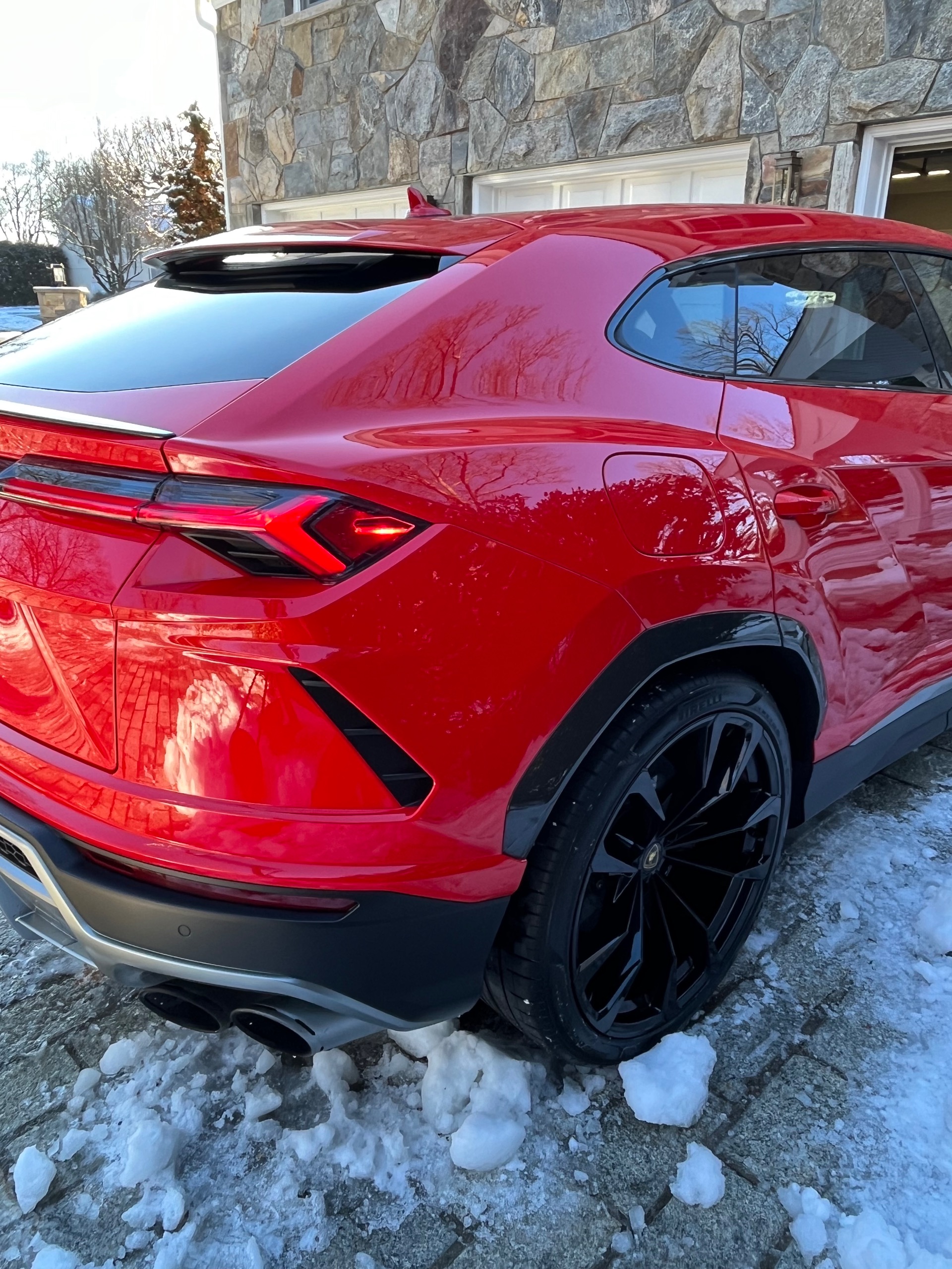 2021 Lamborghini Urus photo 2