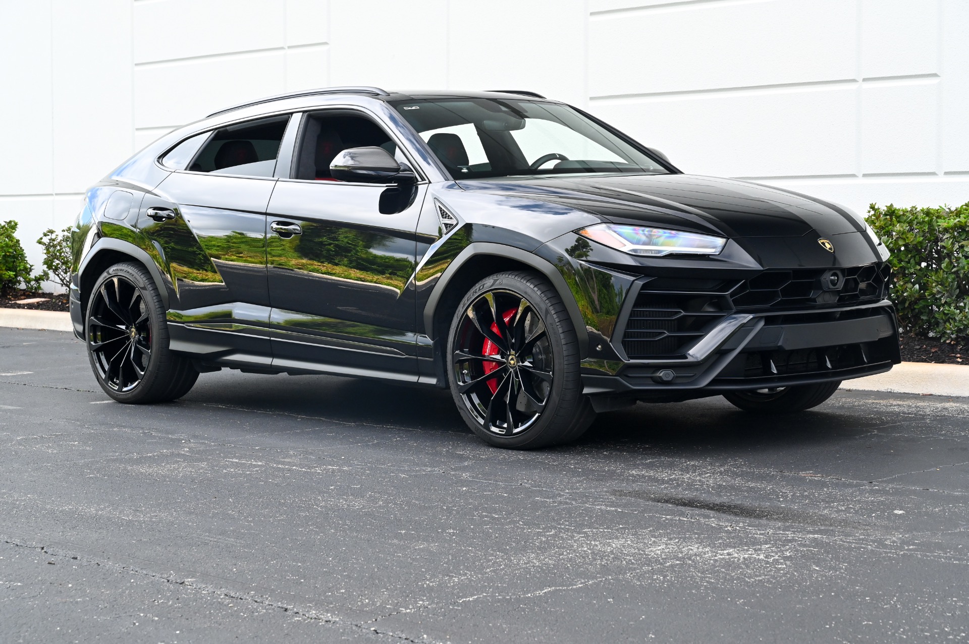 2020 Lamborghini Urus Base photo 2