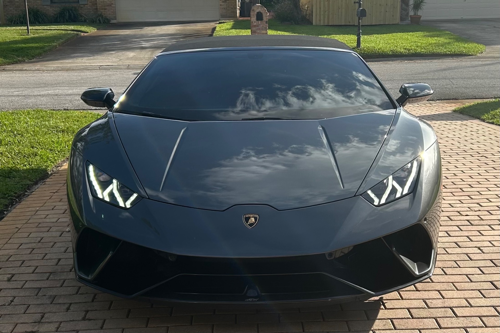 2019 Lamborghini Huracan Performante Spyder photo 3