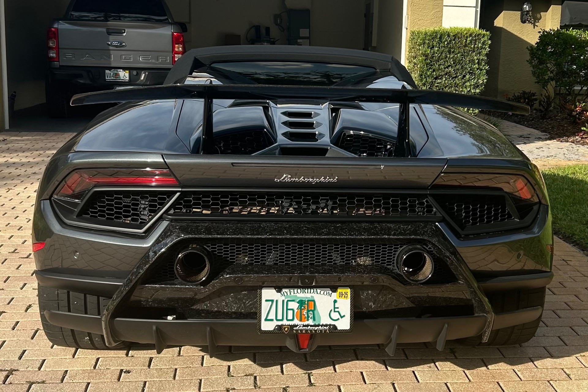 2019 Lamborghini Huracan Performante Spyder photo 4