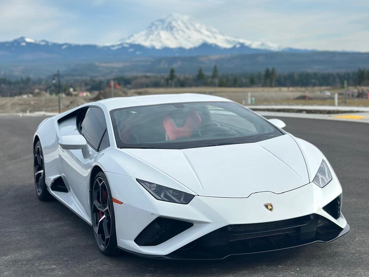 2021 Lamborghini Huracan Evo photo 2