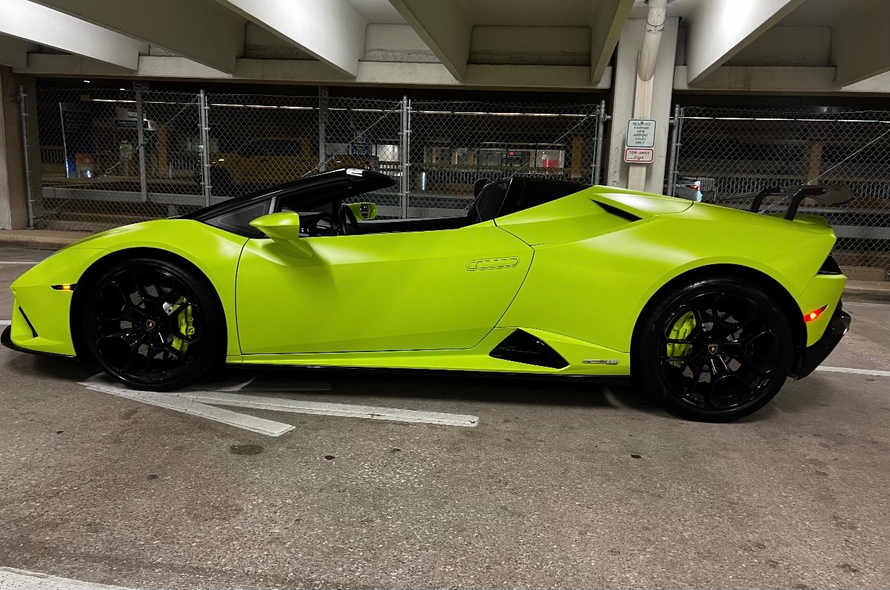 2021 Lamborghini Huracan Evo Spyder photo 3