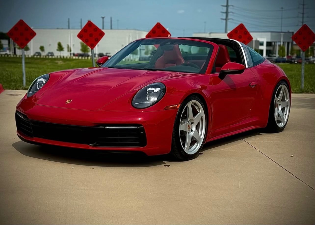 2021 Porsche 911 Targa 4S photo 2