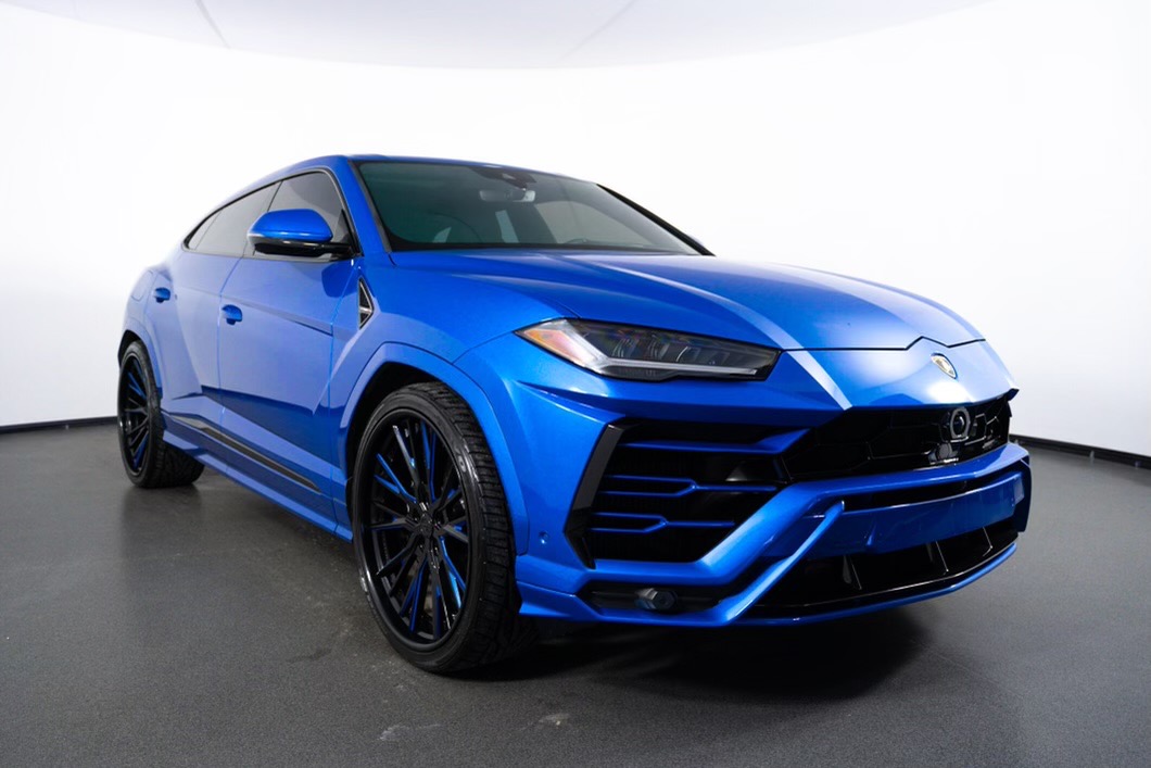 2021 Lamborghini Urus photo 2