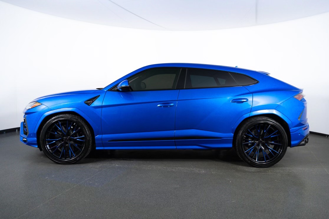 2021 Lamborghini Urus photo 3