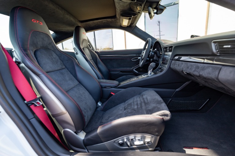 Used 2019 Porsche 911 for sale Sold at iLusso Palm Beach in Boynton Beach FL 33426 35