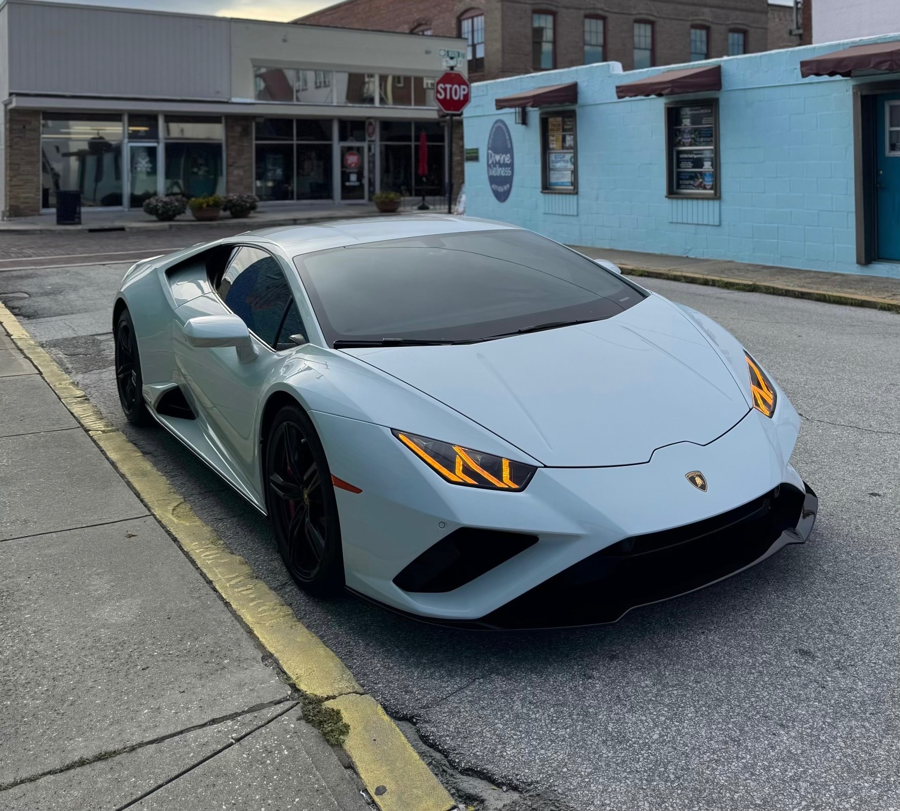 2020 Lamborghini Huracan Evo Coupe photo 2