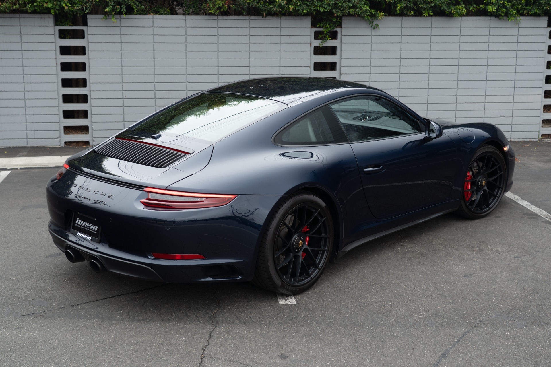 2017 Porsche 911 GTS photo 2