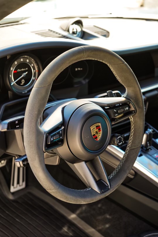 2021 Porsche 911 Turbo S photo 2