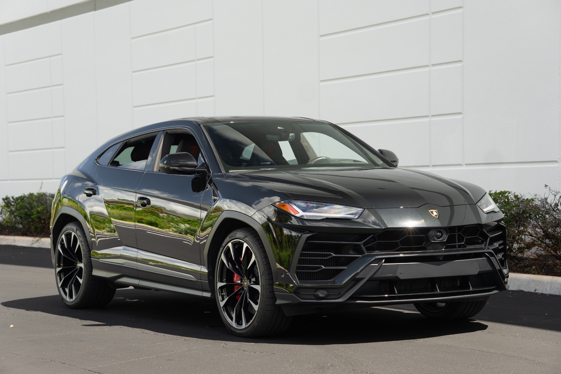 2020 Lamborghini Urus photo 2