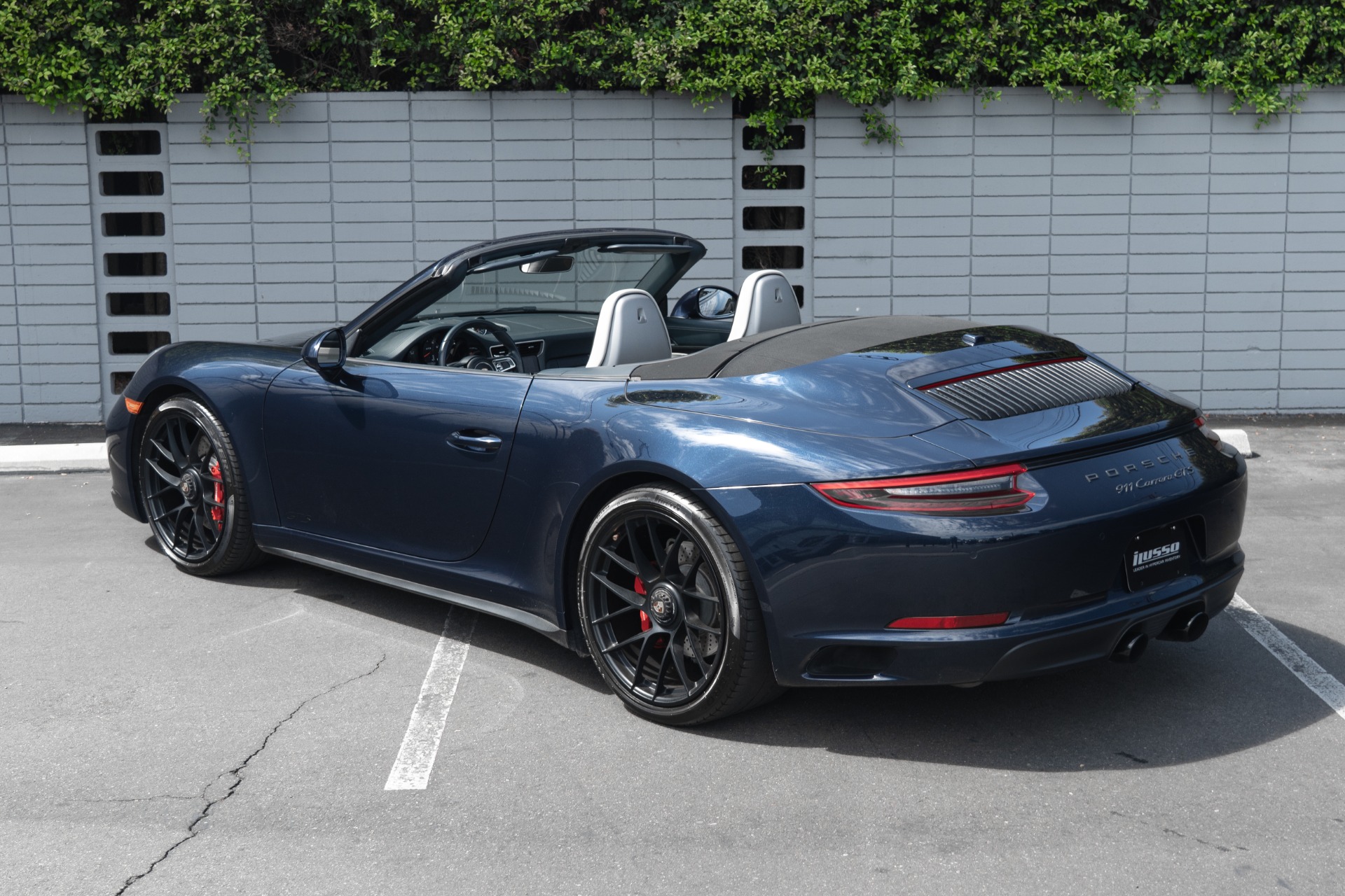 2017 Porsche 911 GTS photo 2