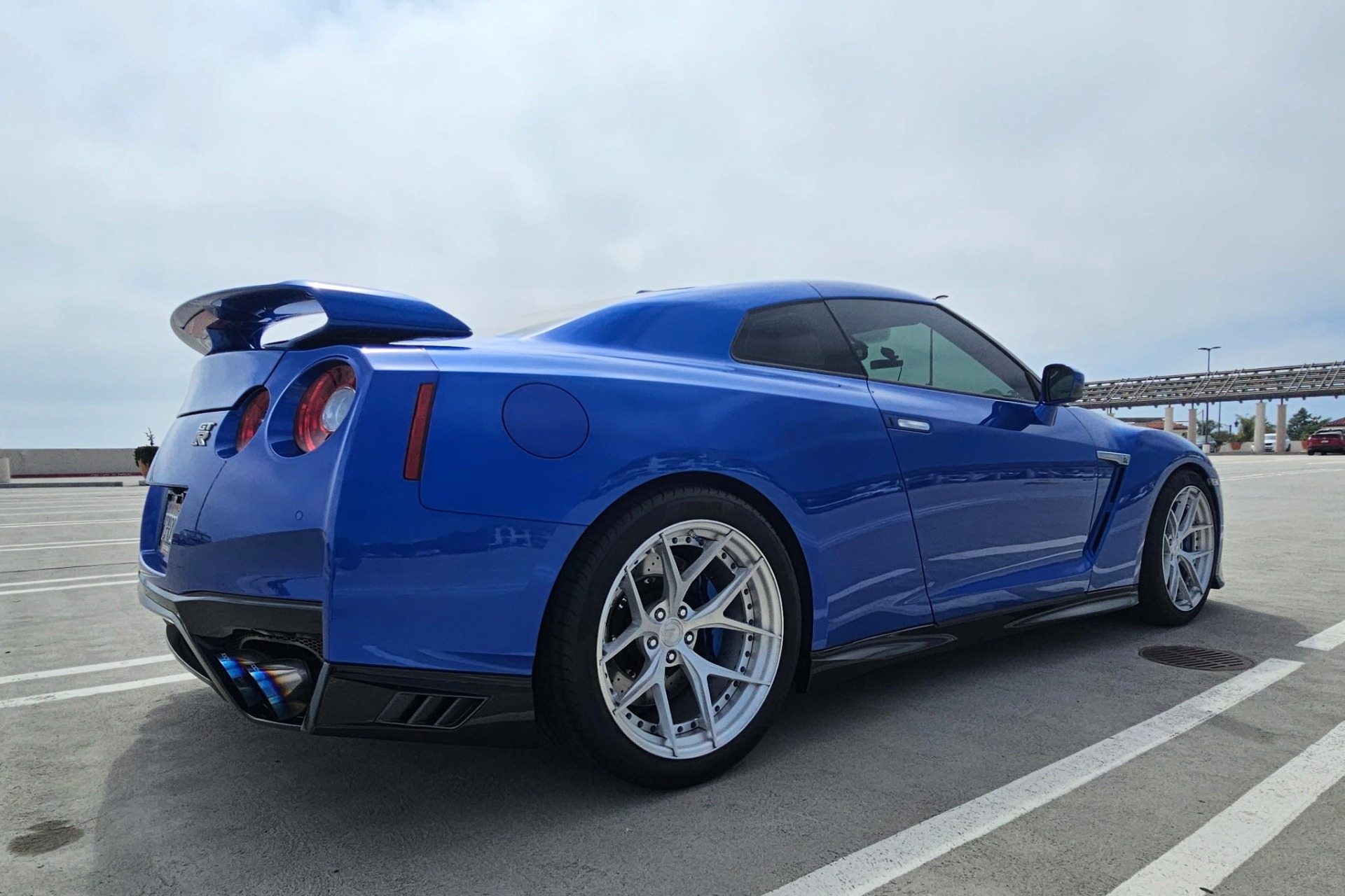 2021 Nissan GT-R Premium photo 2