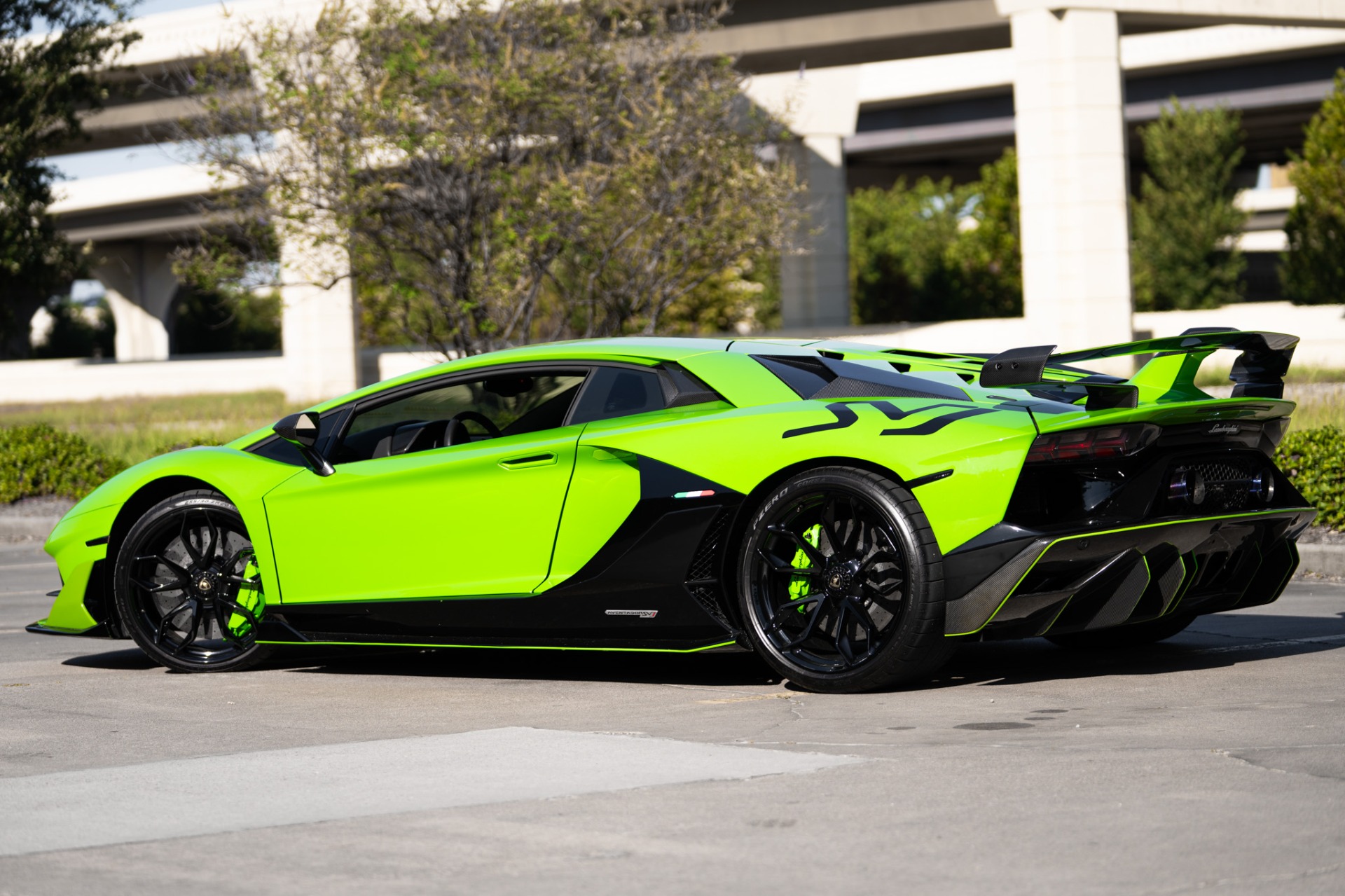 2019 Lamborghini Aventador SVJ photo 3