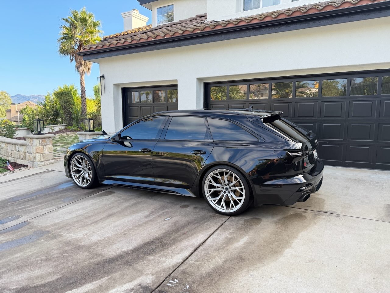 2022 Audi RS 6 Base Avant photo 3