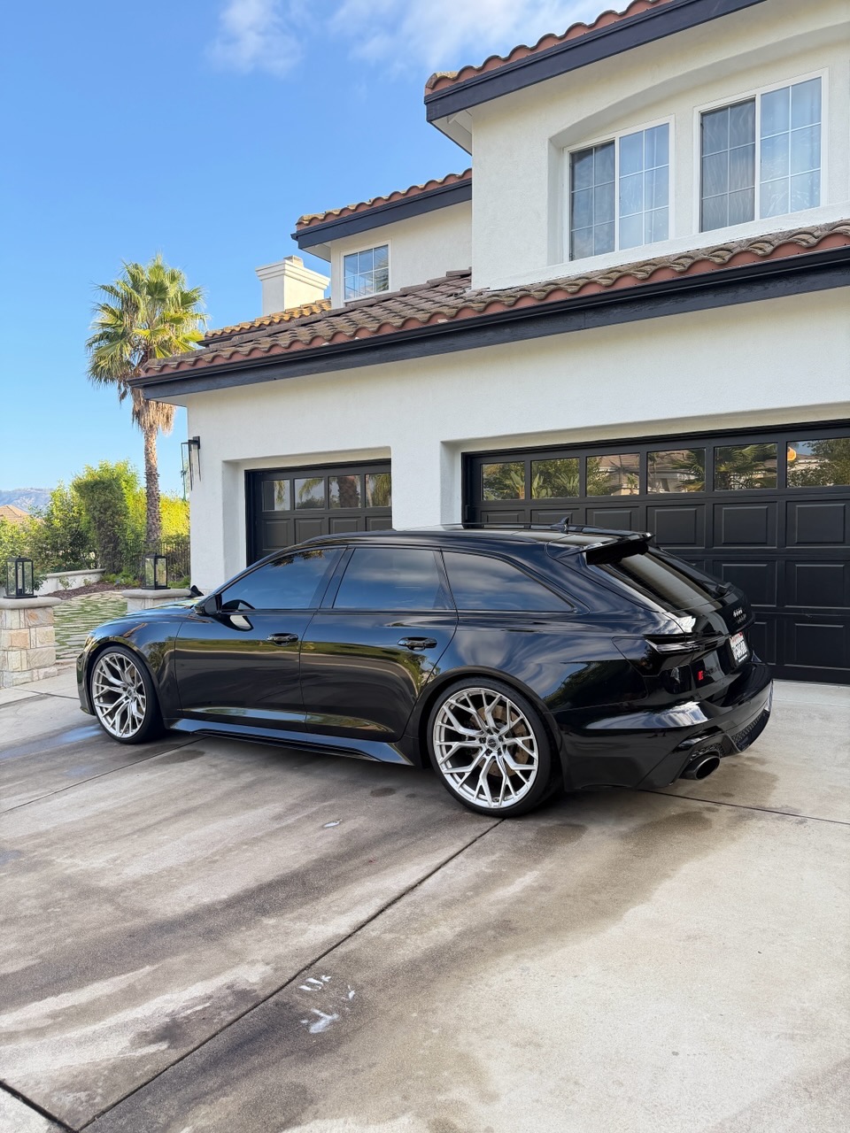 2022 Audi RS 6 Base Avant photo 4