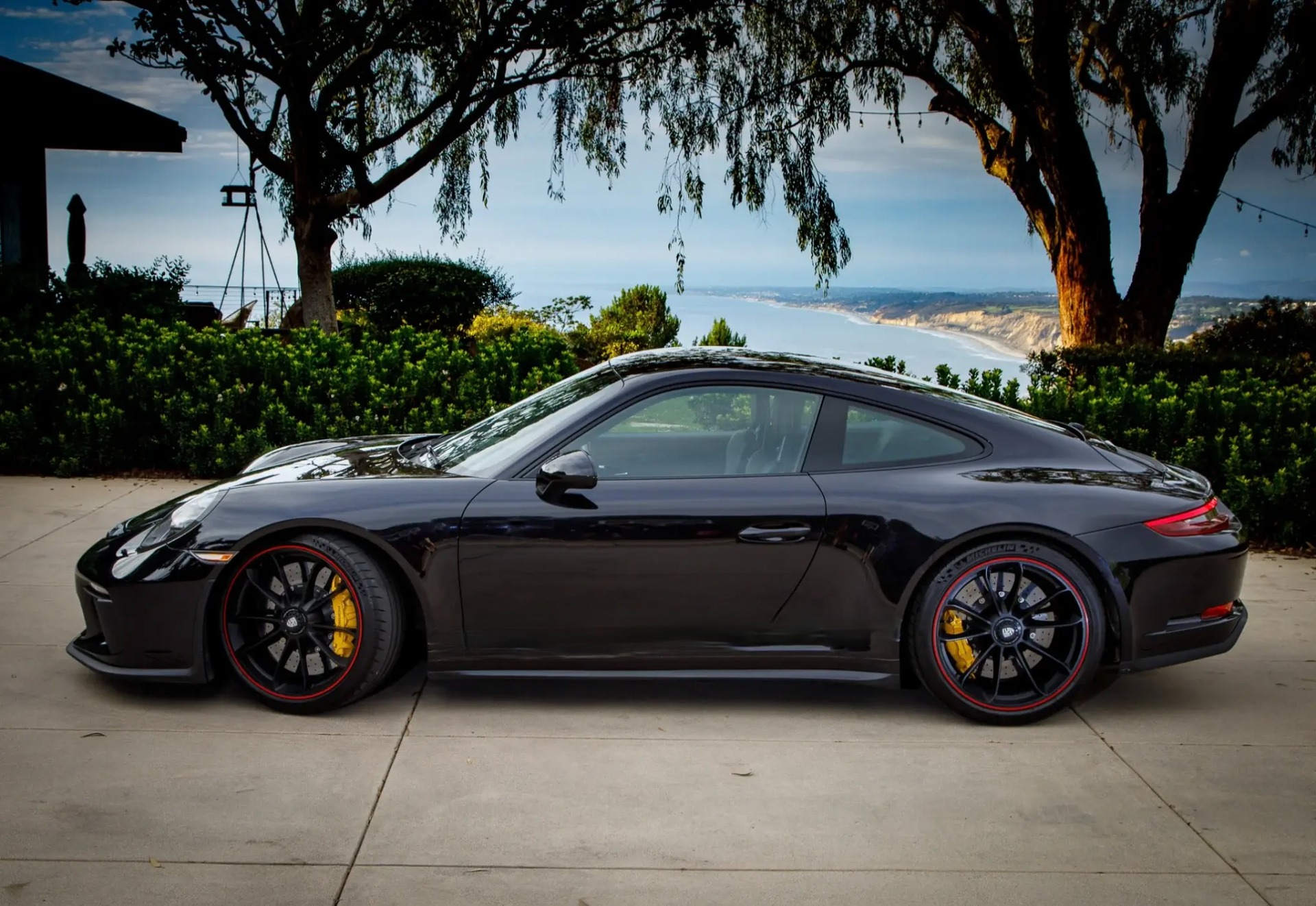 2019 Porsche 911 GT3 Touring photo 2