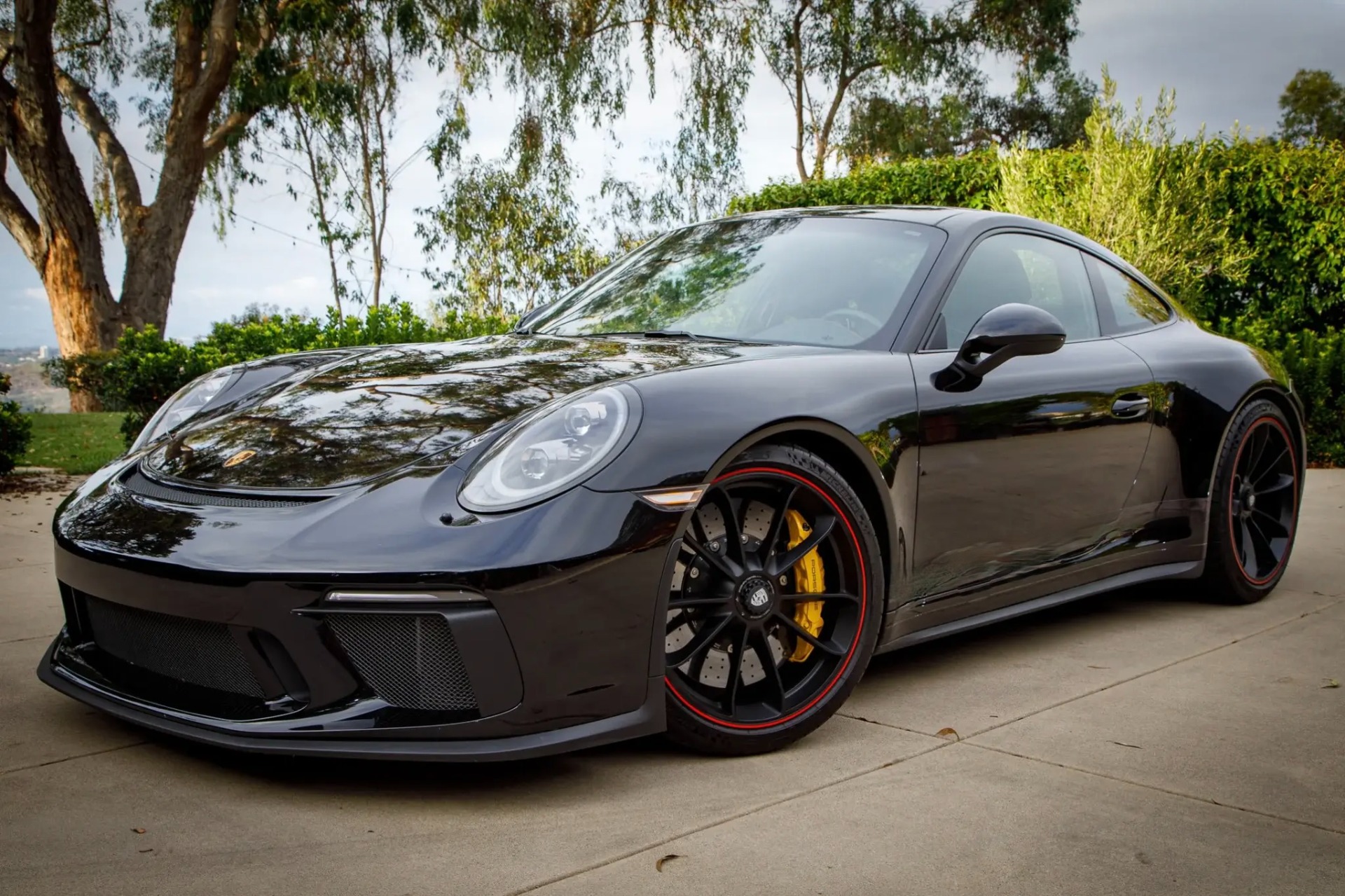 2019 Porsche 911 GT3 Touring photo 3