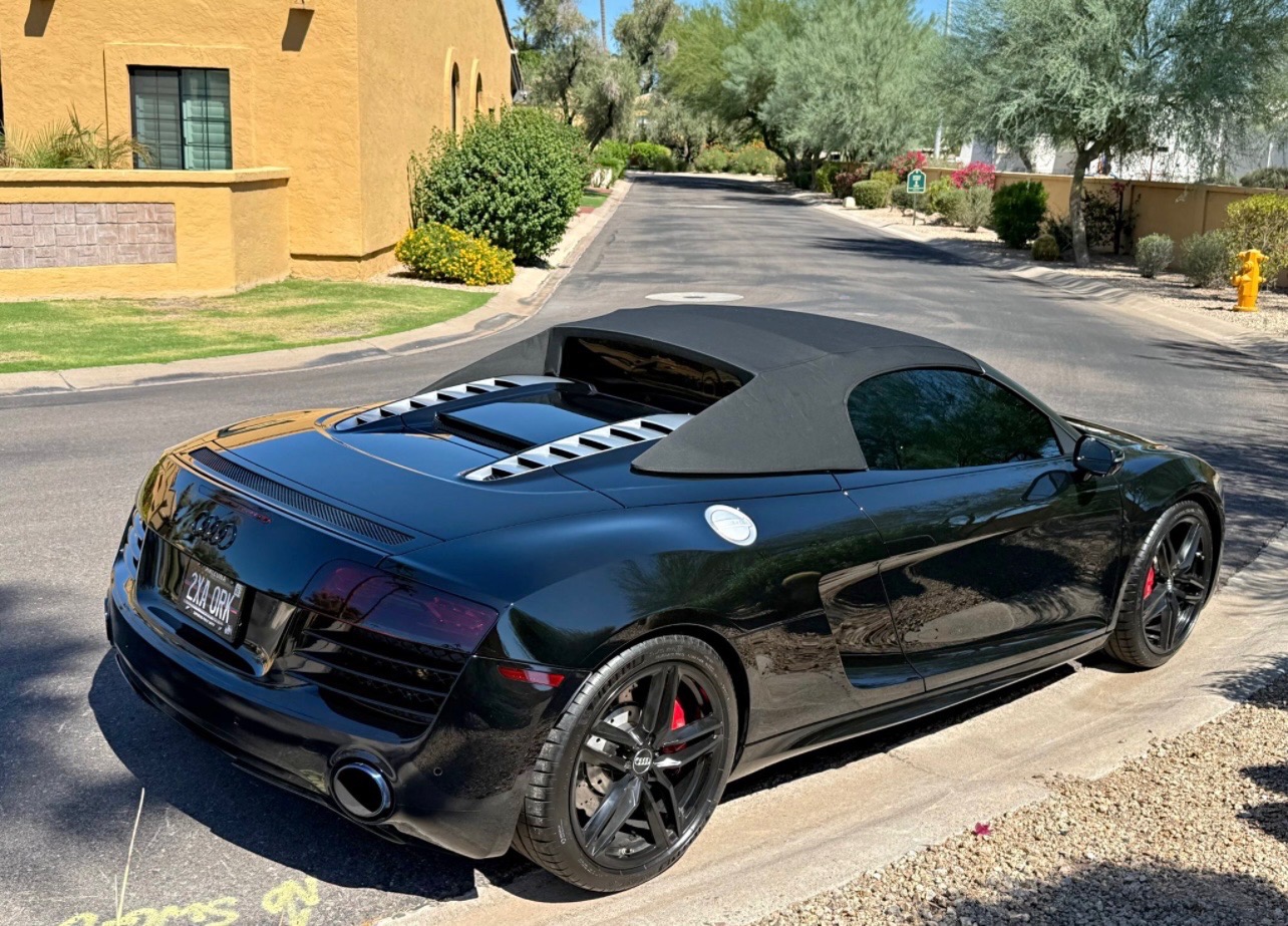 2015 Audi R8 5.2 Quattro Spyder photo 2