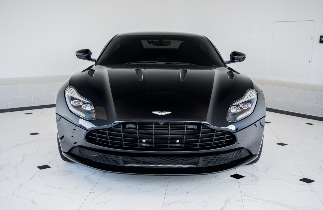 2018 Aston Martin DB11 photo 4