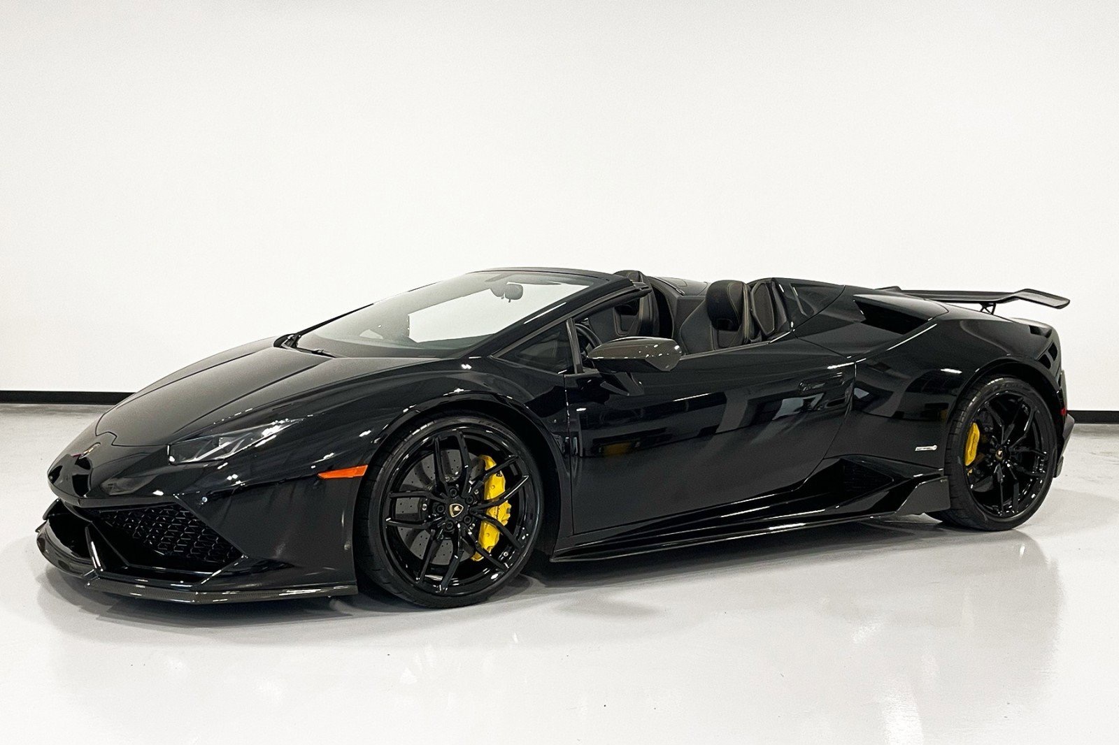 2017 Lamborghini Huracan LP 610-4 Spyder photo 3