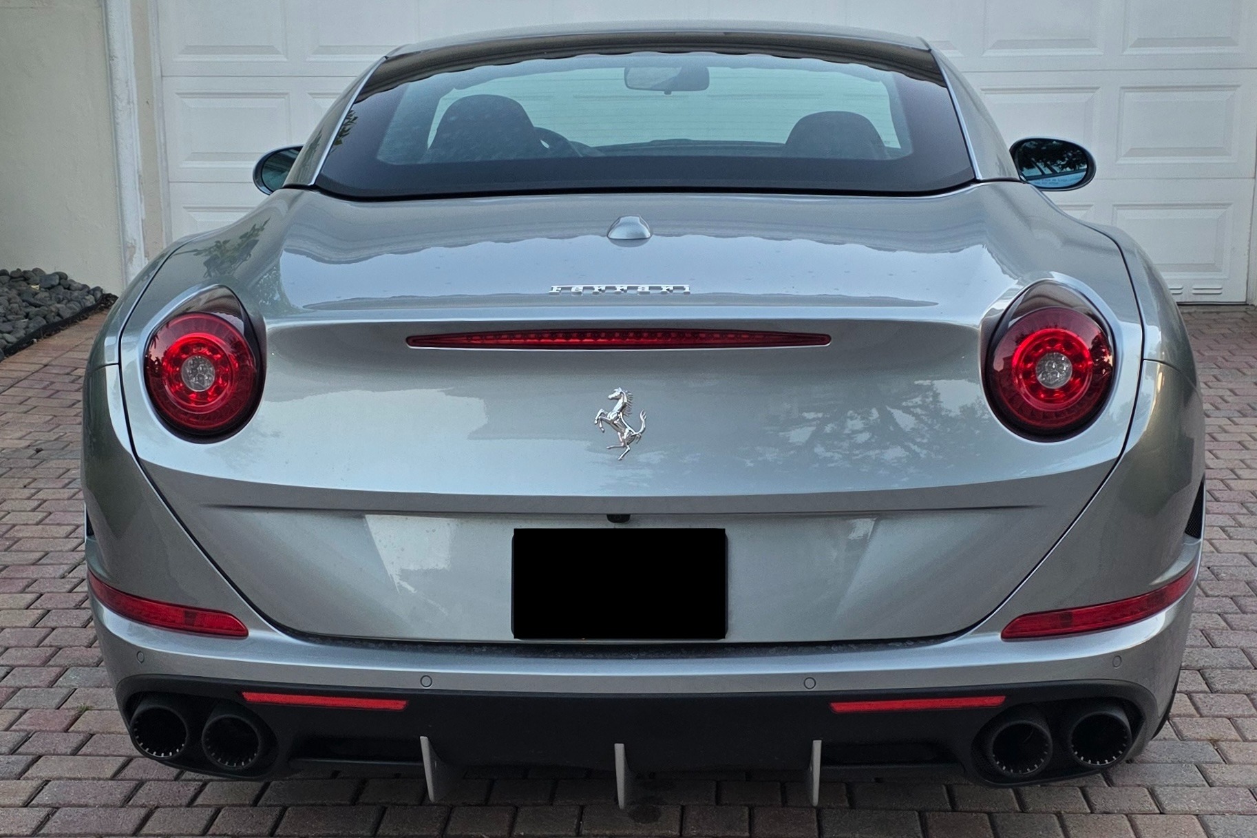 2017 Ferrari California T photo 3