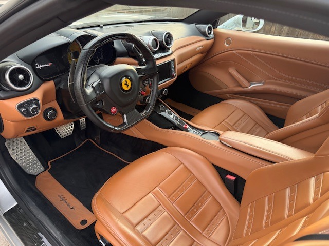 2016 Ferrari California T photo 2