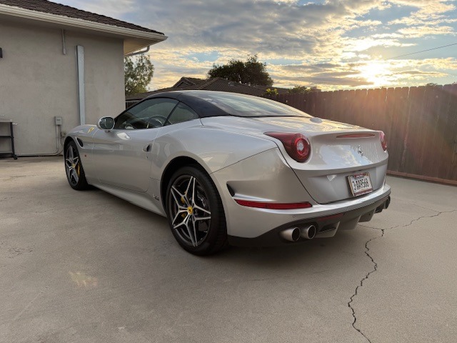 2016 Ferrari California T photo 4