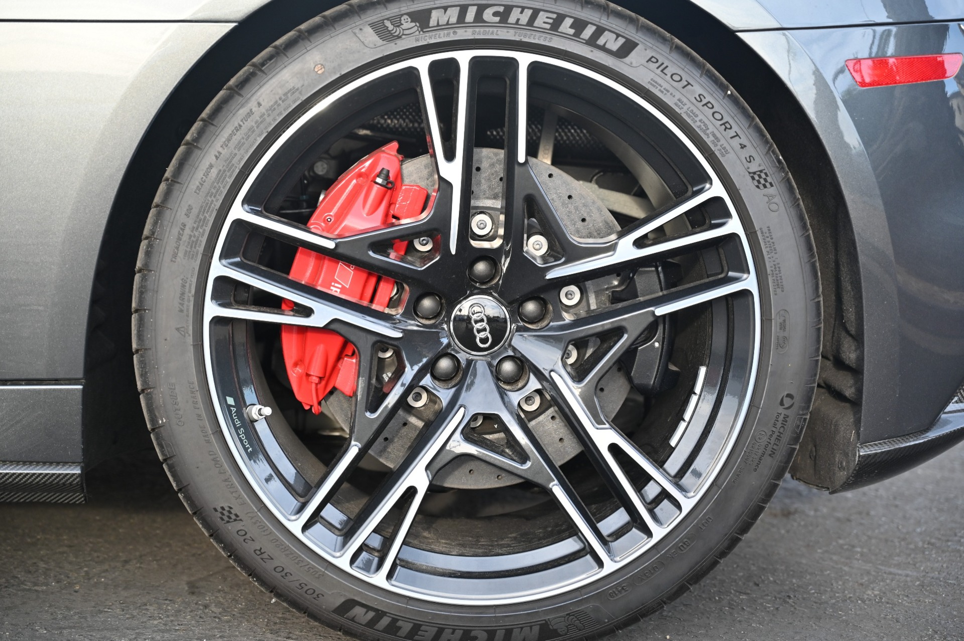 Used 2020 Audi R8 5.2 quattro V10 perform. Spyder for sale Sold at iLusso Palm Beach in Boynton Beach FL 33426 3
