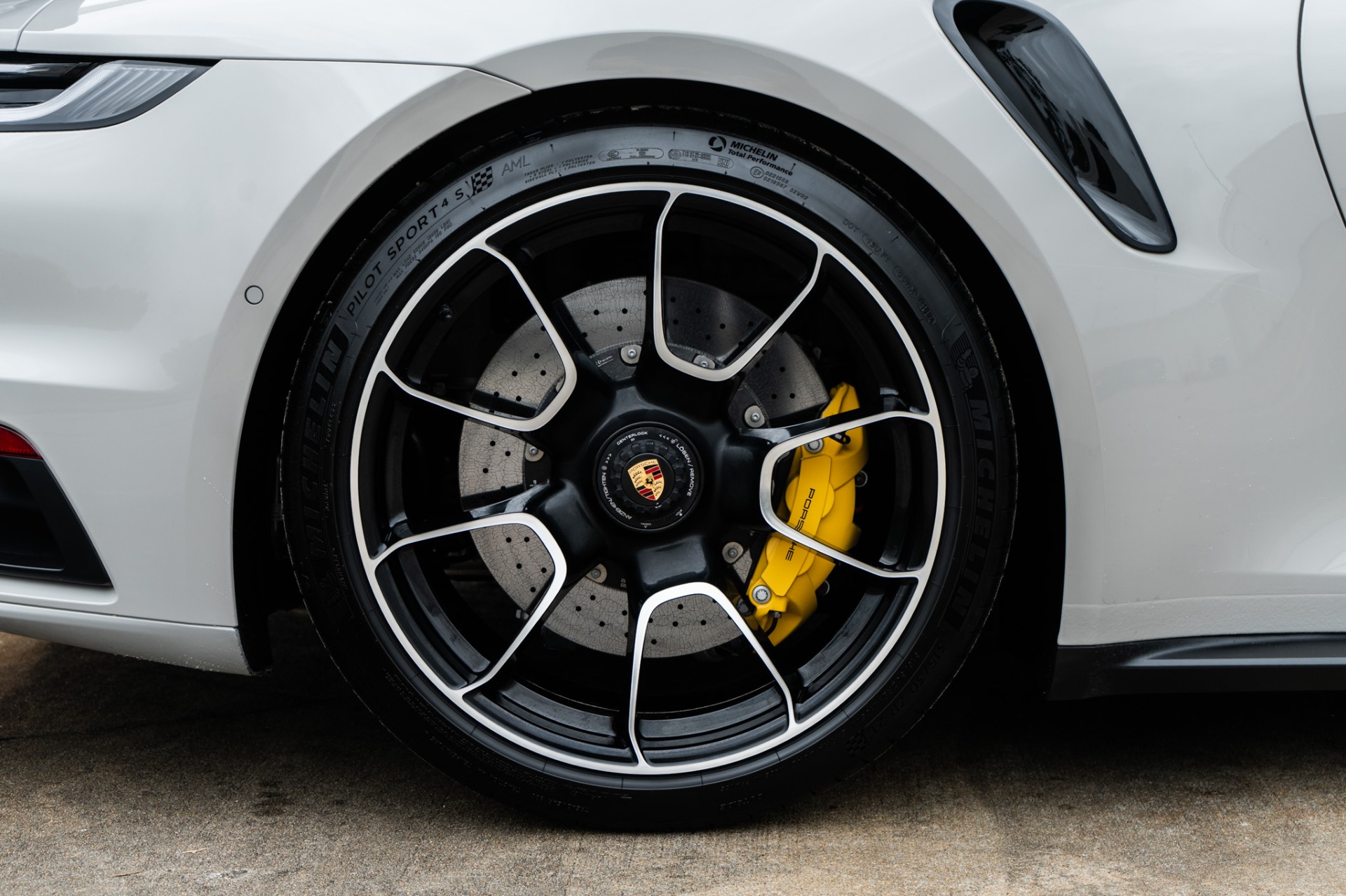 2023 Porsche 911 Turbo S - Photo 32