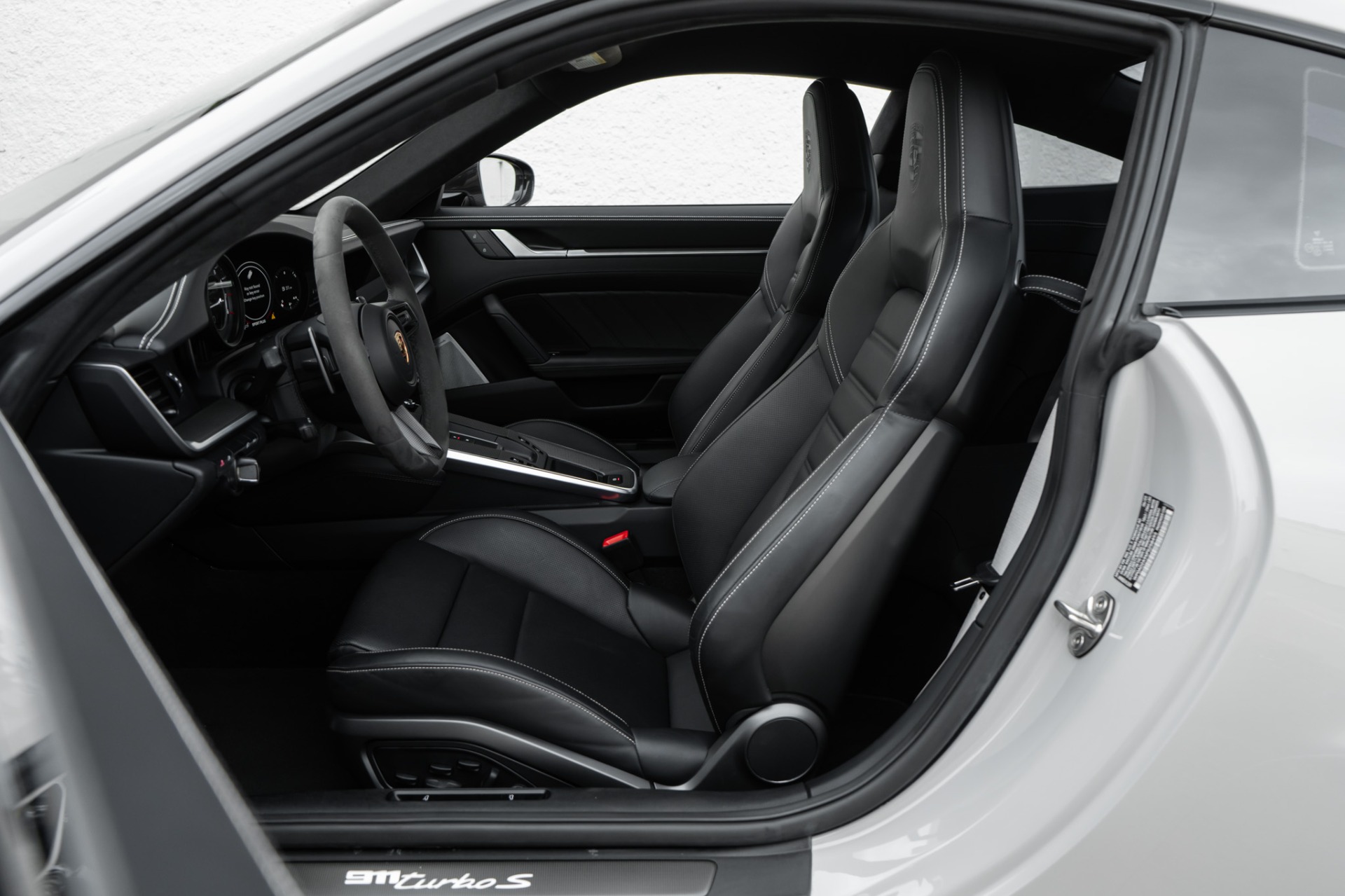 2023 Porsche 911 Turbo S - Photo 6