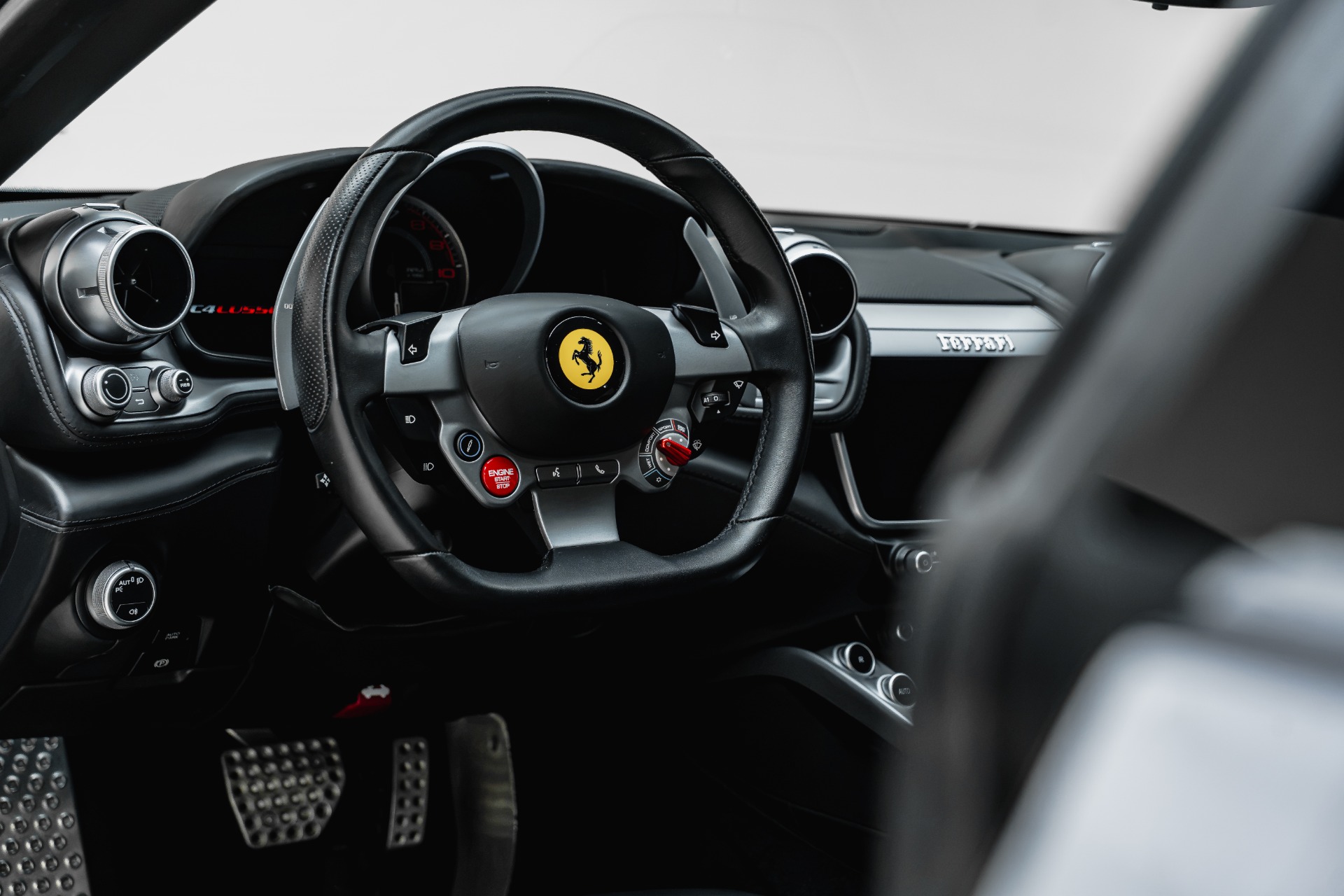 2018 Ferrari GTC4 Base - Photo 37