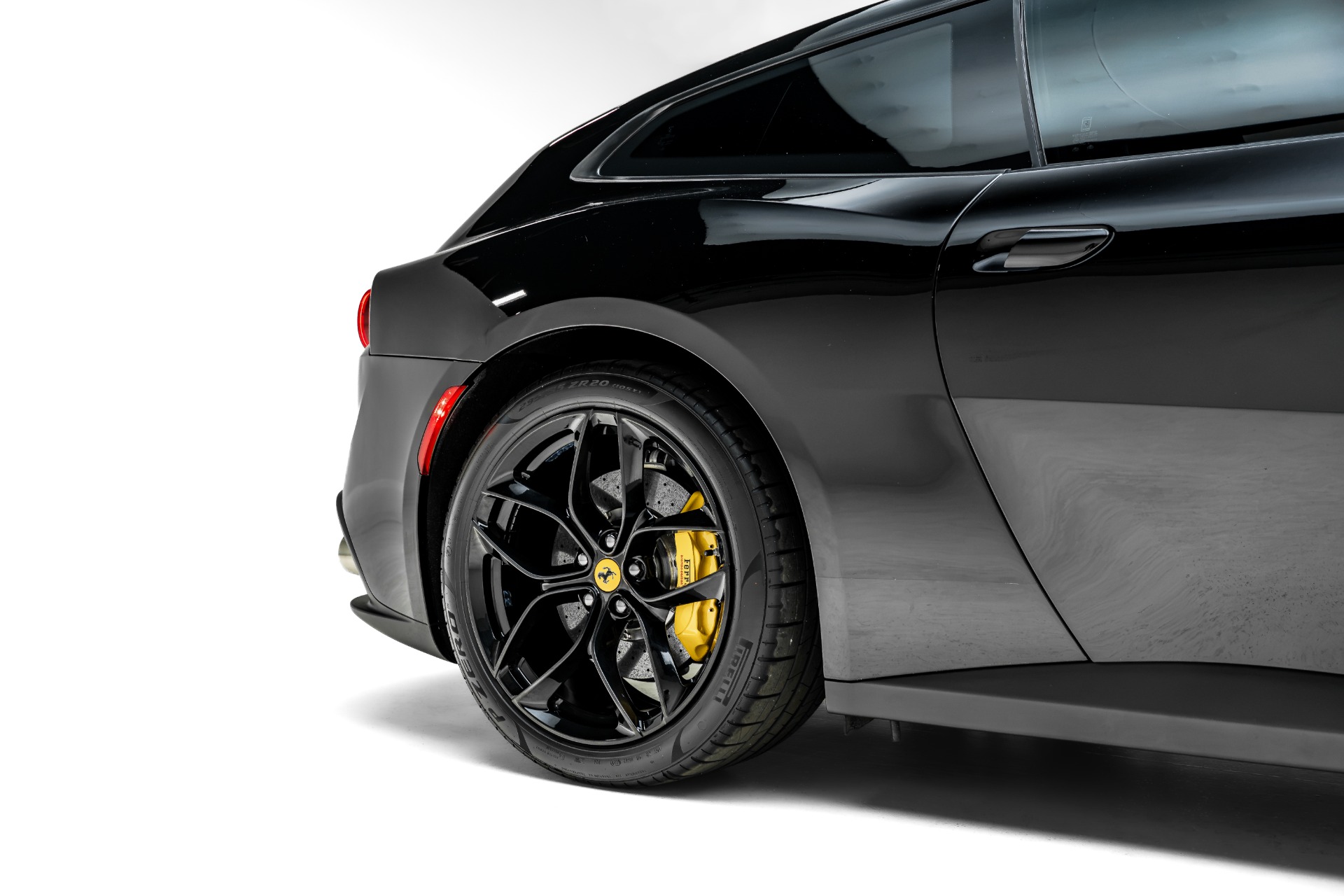 2018 Ferrari GTC4 Base - Photo 8